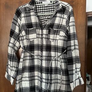 Motherhood Maternity Shirt Black and White Checkered
